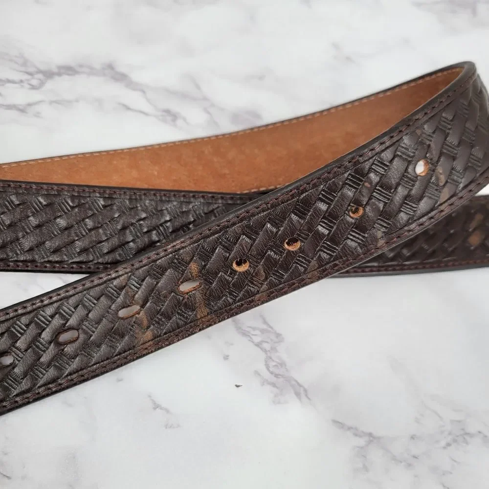 Men's Brown Woven Basket Weave Pattern Leather Belt Size 48 Gold Toned Buckle